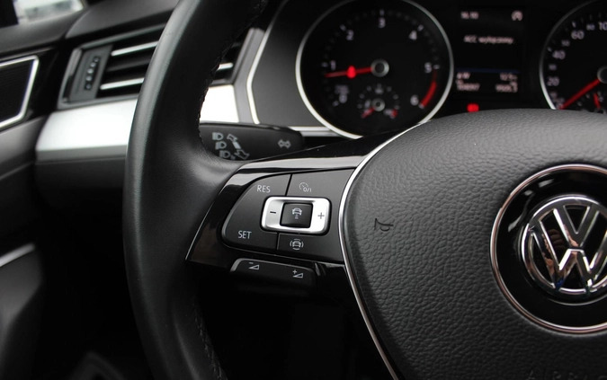Volkswagen Passat cena 76500 przebieg: 104500, rok produkcji 2019 z Radzyń Podlaski małe 277
